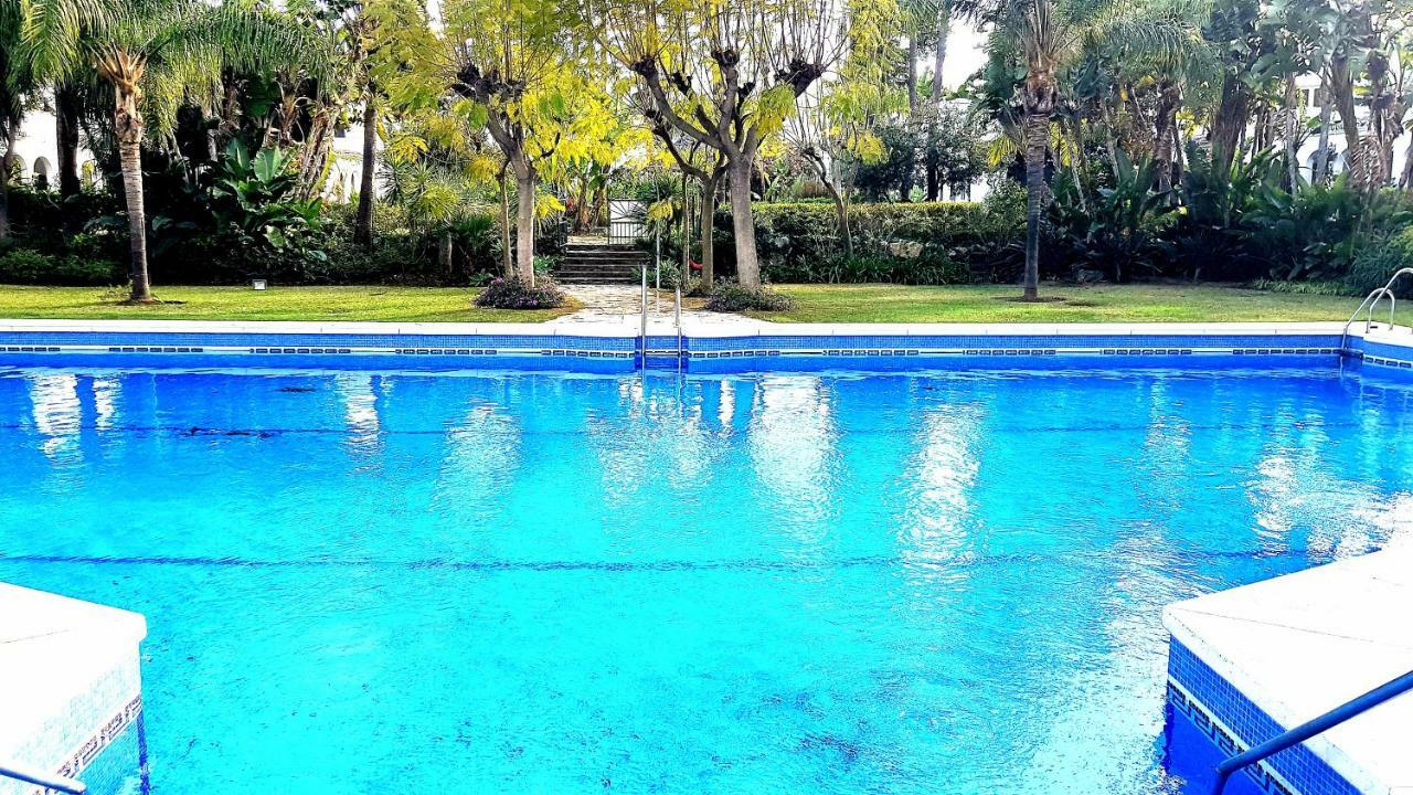 Apartamento Con Vistas Al Campo De Golf Y Piscina Apartment Fuengirola Bagian luar foto